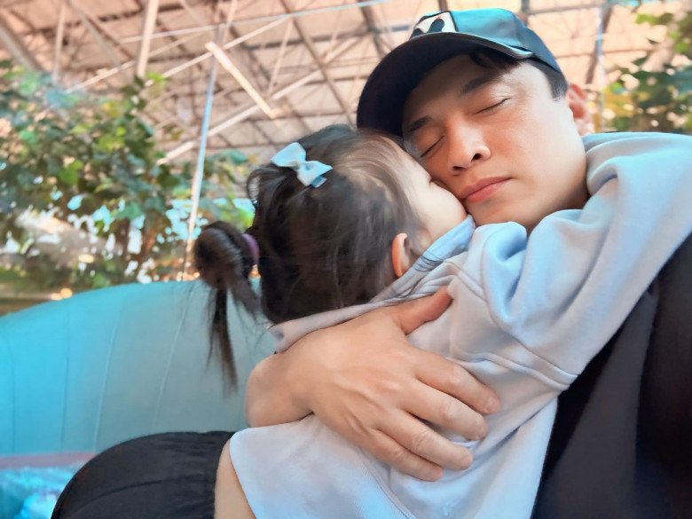 Sao Việt 24h: Chồng Ấn Độ U50 của Võ Hạ Trâm lộ ảnh khoe cơ bắp cuồn cuộn khiến người xem amp;#34;choáng vángamp;#34; - 10