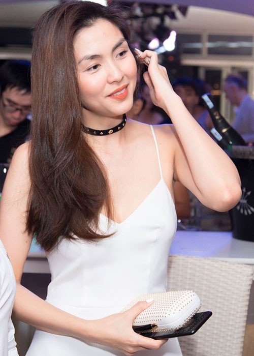 Tăng Thanh Hà hiếm hoi mặc hở đi cạnh chồng, gợi nhớ quá khứ ăn diện sexy khó ai bì kịp - 9