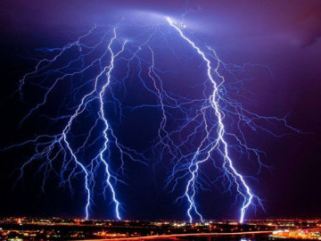 Chàng trai 29 tuổi bị sét đánh khi ở trong phòng ngủ, tại sao ở trong nhà vẫn không tránh được sét?