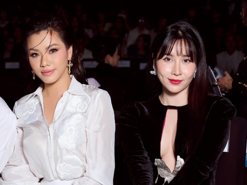 Mới đây, nhóm nhạc Vibe Queens gồm 2 thành viên là Lưu Hương Giang và Phương Vy góp mặt tại sự kiện thời trang. Từ sau chương trình Chị đẹp đạp gió rẽ sóng, đây là lần hiếm hoi khán giả nhìn thấy 2 nghệ sĩ dự thảm đỏ.
