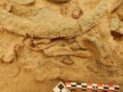 Clip Eva - Tìm thấy "kho báu" chứa đầy vàng, trang sức trong ngôi mộ cổ