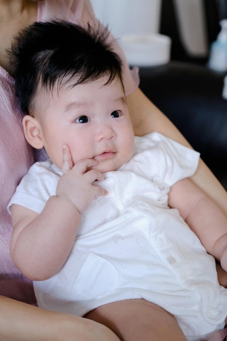 Sao Việt 24h: amp;#34;Tan chảyamp;#34; khoảnh khắc Subeo trông Sutin, 2 quý tử nhà Cường Đô La khác mẹ nhưng vẫn giống hệt nhau - 7