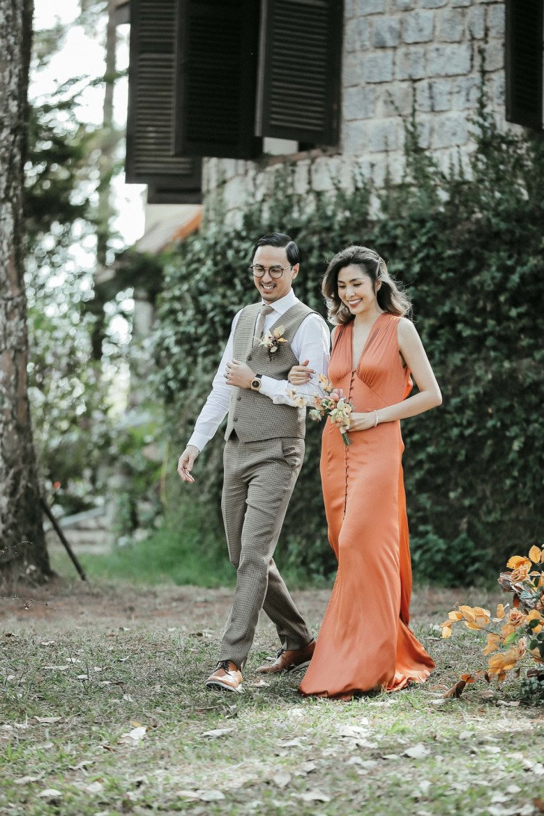 Tăng Thanh Hà và Louis Nguyễn được khen như tiên đồng ngọc nữ trong 1 lần đi dự đám cưới.