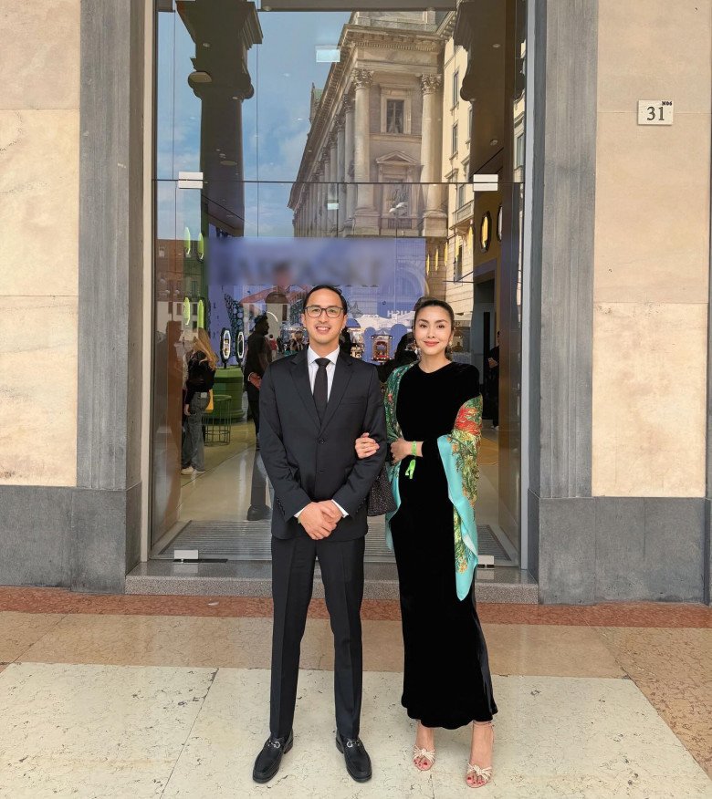 Tăng Thanh Hà và Louis Nguyễn ngày càng đẹp đôi, khoác tay lãng mạn ở Ý.