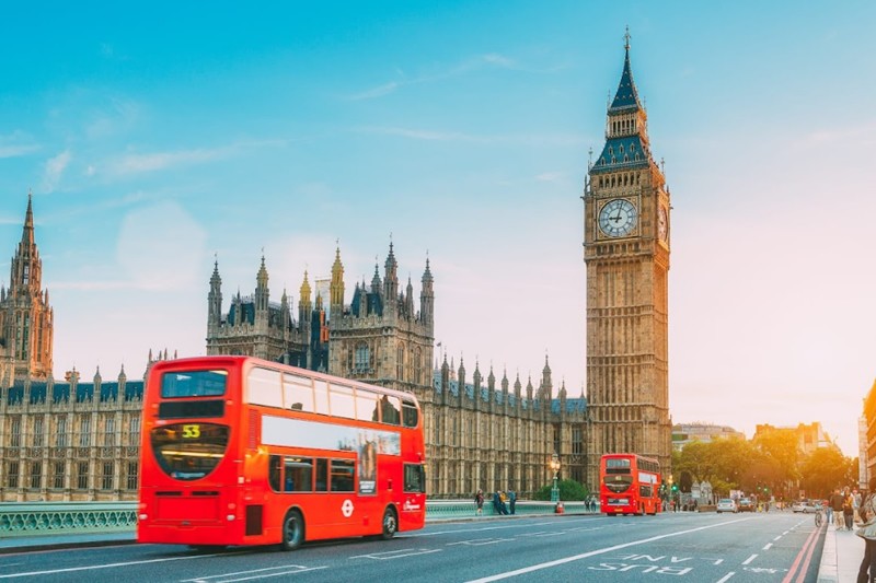London (Anh) - Các chuyên gia nhận định thủ đô nước Anh là "thánh địa đáng sống và đáng để yêu nhất". Thành phố thu hút đông đảo cư dân đến từ khắp nơi trên thế giới đến tham quan, sinh sống, học tập và làm việc.
