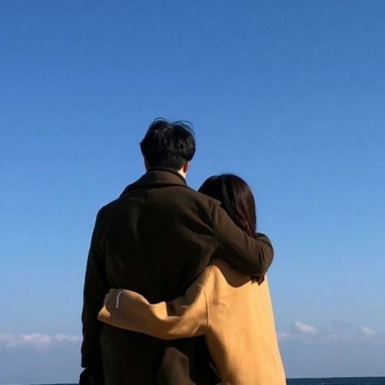 Quên “kissing” hay “follow me” đi, đây mới là 10 concept chụp ảnh đôi thú vị mà bạn nên thử  - 8