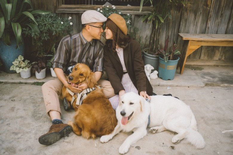 Quên “kissing” hay “follow me” đi, đây mới là 10 concept chụp ảnh đôi thú vị mà bạn nên thử  - 7