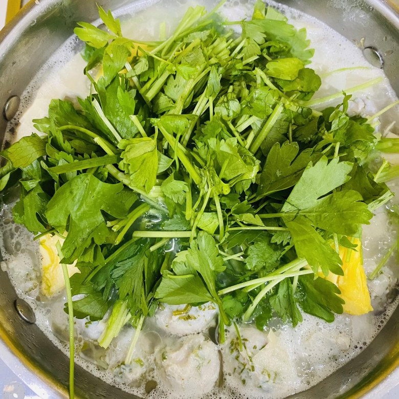 Cách nấu canh chả cá thác lác măng chua thơm ngon hấp dẫn cho ngày hè của 8X Sài Gòn - 8