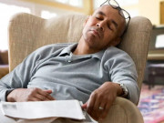 Sức khỏe - Người đàn ông đặt lưng xuống là ngủ, tưởng sức khỏe tốt nhưng bác sĩ chỉ ra căn bệnh nguy hiểm dễ gây đột quỵ