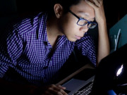 Sức khỏe - Nam sinh 17 tuổi thủng dạ dày vì một thói quen bố mẹ nào cũng từng nhắc nhở nhưng người trẻ bỏ ngoài tai