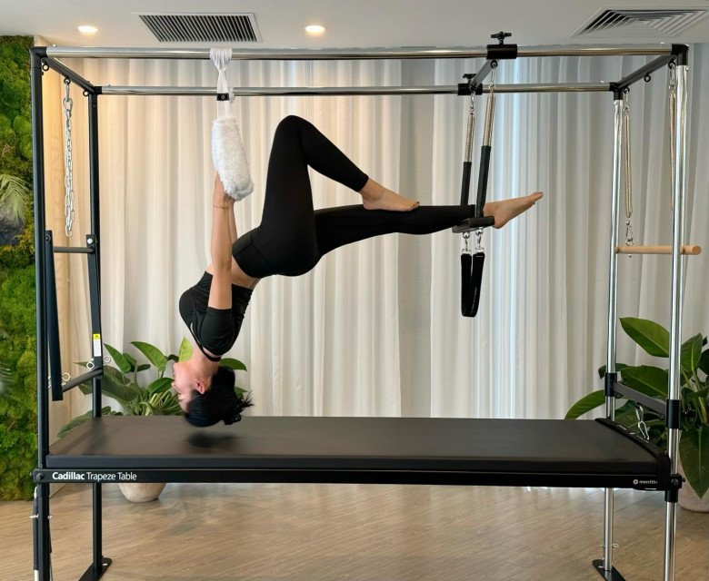 Huyền My ngày càng đẹp và tươi trẻ hơn nhờ tập luyện pilates nói riêng và những bộ môn khác nói chung.