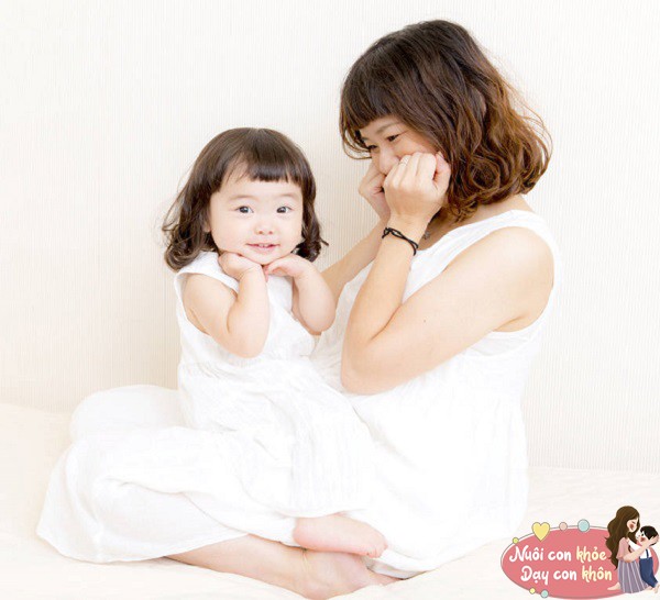Trẻ bắt chước được xem là cơ chế học hỏi bẩm sinh.