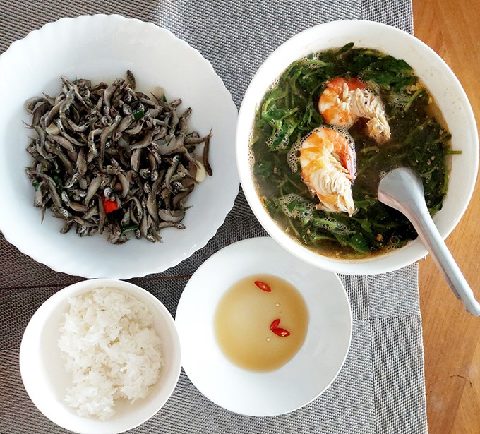 Bác sĩ Sài Gòn từng bị chê vì ăn 5 bát cơm/bữa, tuổi U50 có dáng chuẩn hơn thanh niên nhờ bí quyḗt này - 2