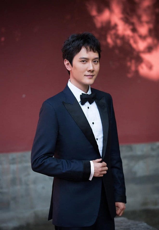 Sau ly hôn, Phùng Thiệu Phong dính lùm xùm chuyện tình cảm.