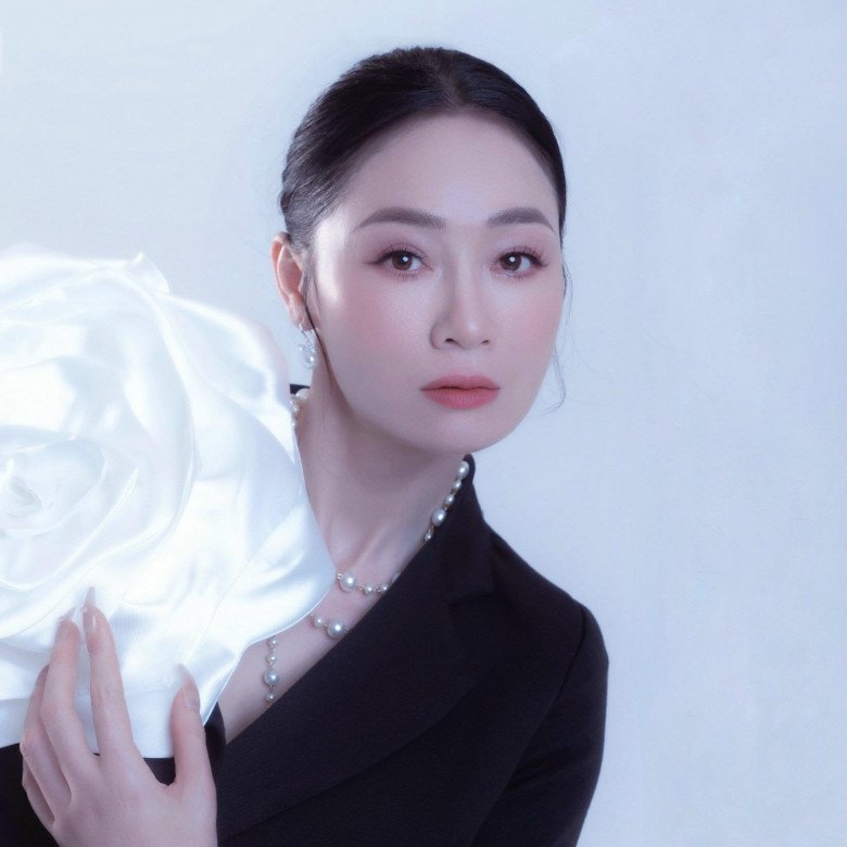 Sao Việt 24h: Trang Trần đi làm cỏ vườn kiếm từng đồng bên Mỹ, sau khi thừa nhận bị anti-fan dồn vào đường cùng - 13