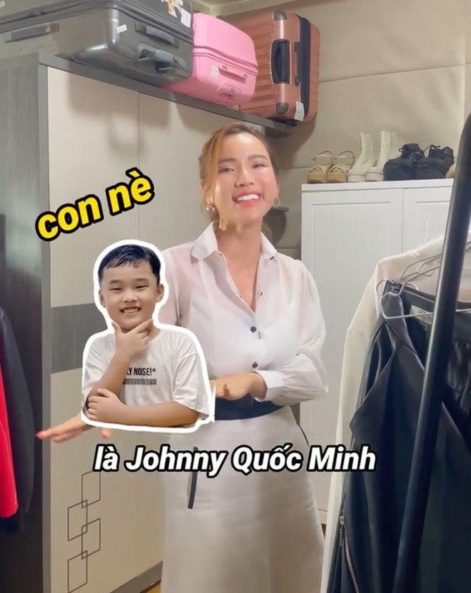 Kim Cương cho biết con trai Johnny hơn ba Phúc ở chỗ biết đàn.