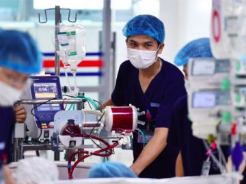 Làm việc dưới trời nắng nóng, người đàn ông ở Hà Nội phải đi cấp cứu