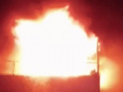 Clip Eva - Điều hòa bất ngờ phát nổ khiến căn hộ chung cư bốc cháy ngùn ngụt