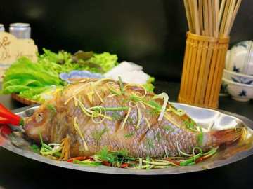 Cuối tuần làm cá hấp xì dầu đơn giản kiểu này vừa ngon ngọt lại thơm nức, thanh mát dễ ăn