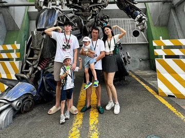 Á hậu bị ghét nhất Vbiz đứng cạnh con riêng của chồng trẻ như chị gái, dáng chuẩn hơn thời đăng quang