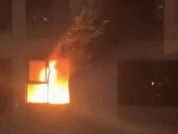 Căn hộ chung cư ở TP HCM cháy ngùn ngụt