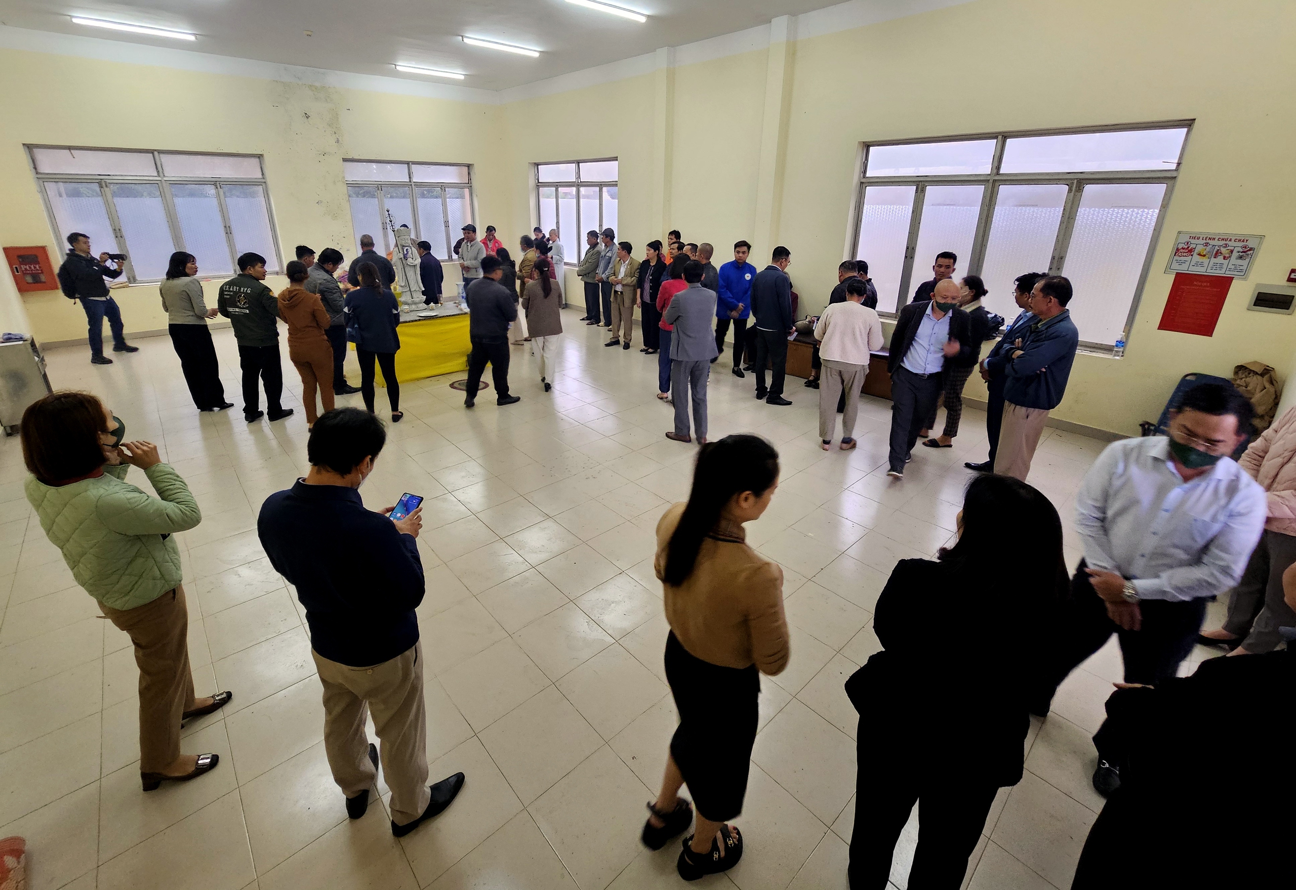 Dù vụ hỏa hoạn được dập tắt sớm nhưng 3 cháu bé đã không may tử vong, thi thể được đưa về quàn tại Nhà Tang lễ Bệnh viện Đa khoa tỉnh Lâm Đồng.