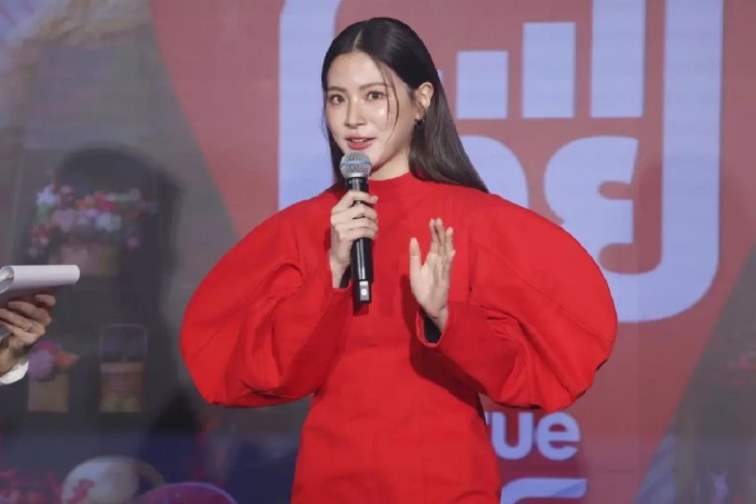 Baifern Pimchanok tại sự kiện chiều 24/6.