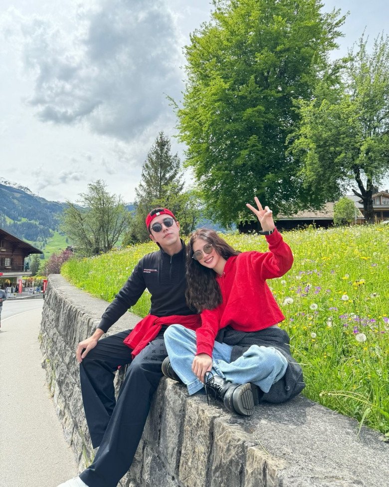 Cặp đôi vừa có chuyến du lịch Thụy Sĩ vào tháng 5 vừa qua.