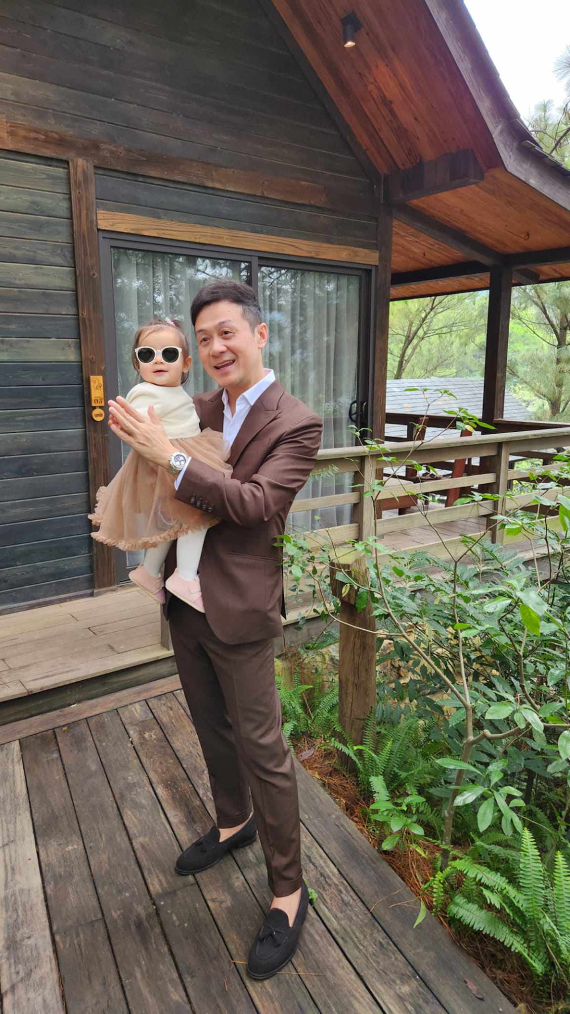Đi ăn cưới Vũ Hạnh Nguyên - Nguyễn Đức Cường, MC Anh Tuấn lo một ngày con gái bị thằng rể cướp mất.