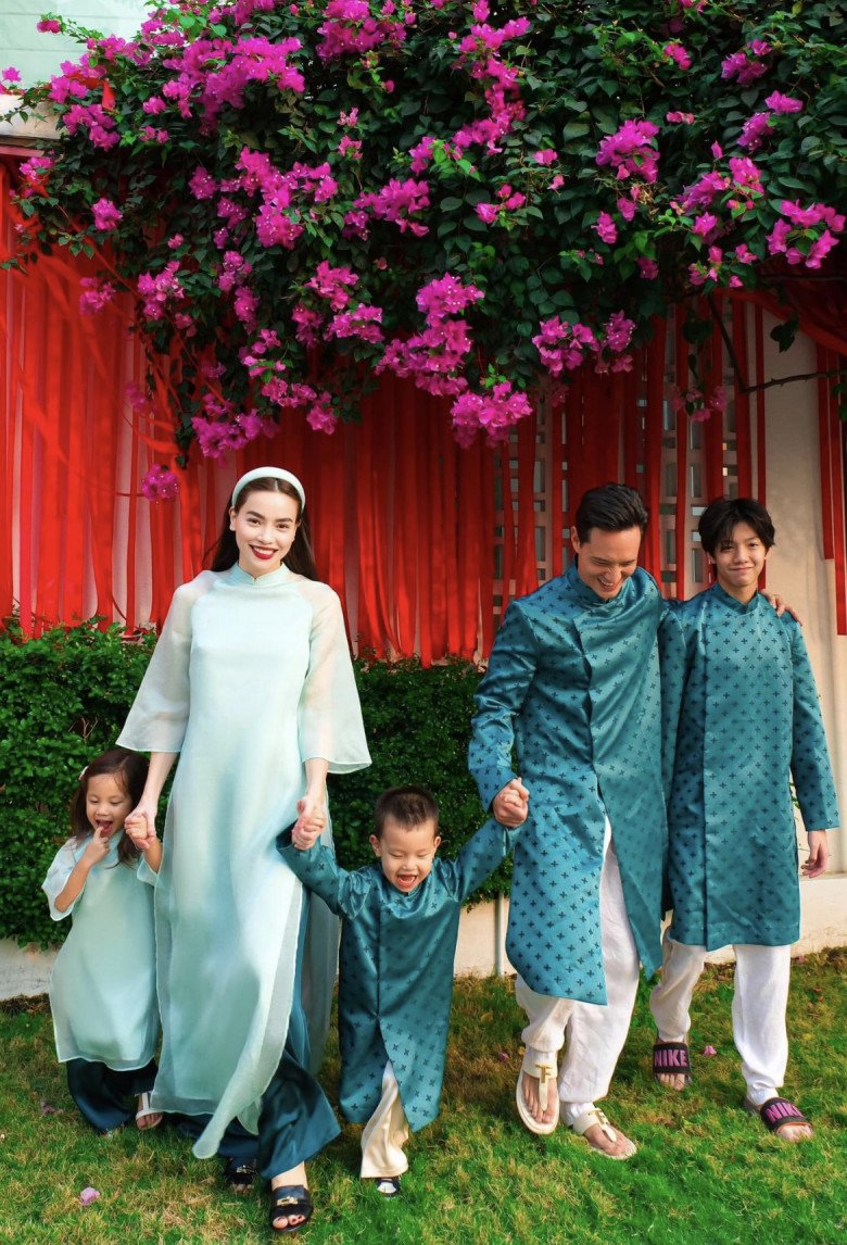 Subeo cũng nhiều lần diện đồ đôi với Kim Lý, cả hai yêu thích tà áo dài truyền thống trong những ngày Tết để ton-sur-ton cùng cả gia đình.