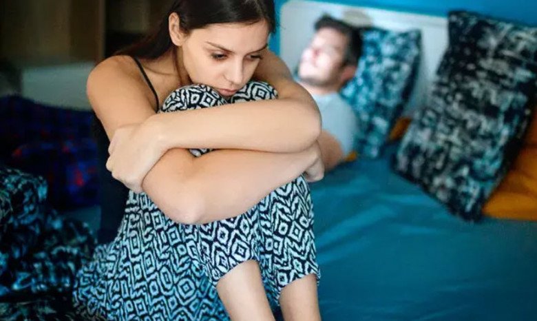 Một số phụ nữ có ham muốn thấp và không dám chia sẻ với bạn đời. Ảnh minh họa