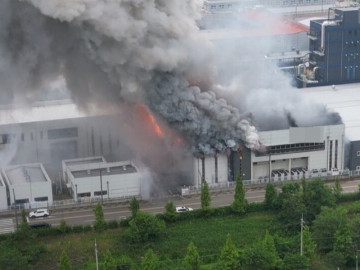35.000 cục pin phát nổ hàng loạt gây cháy lớn tại nhà máy Hàn Quốc, hàng chục thi thể được đưa ra khỏi hiện trường