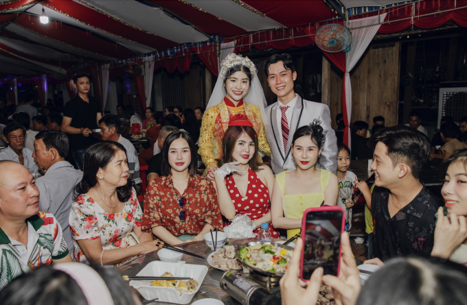 Thuận và Hà trong đám cưới ở quận Ô Môn, Cần Thơ, tháng 4/2024. Ảnh: Nhân vật cung cấp