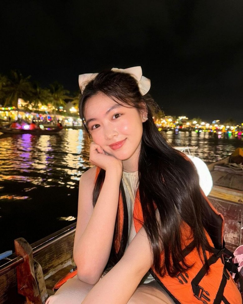 Lọ Lem được học trong môi trường quốc tế.