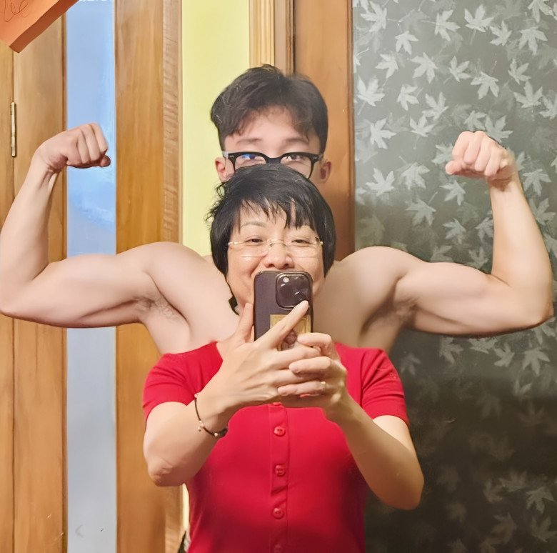 Sao Việt 24h: 4 amp;#34;rich kidamp;#34; showbiz tụ họp, Suchin - Sutin tròn ủm đáng yêu, 2 con Diệp Lâm Anh chân dài ấn tượng - 6