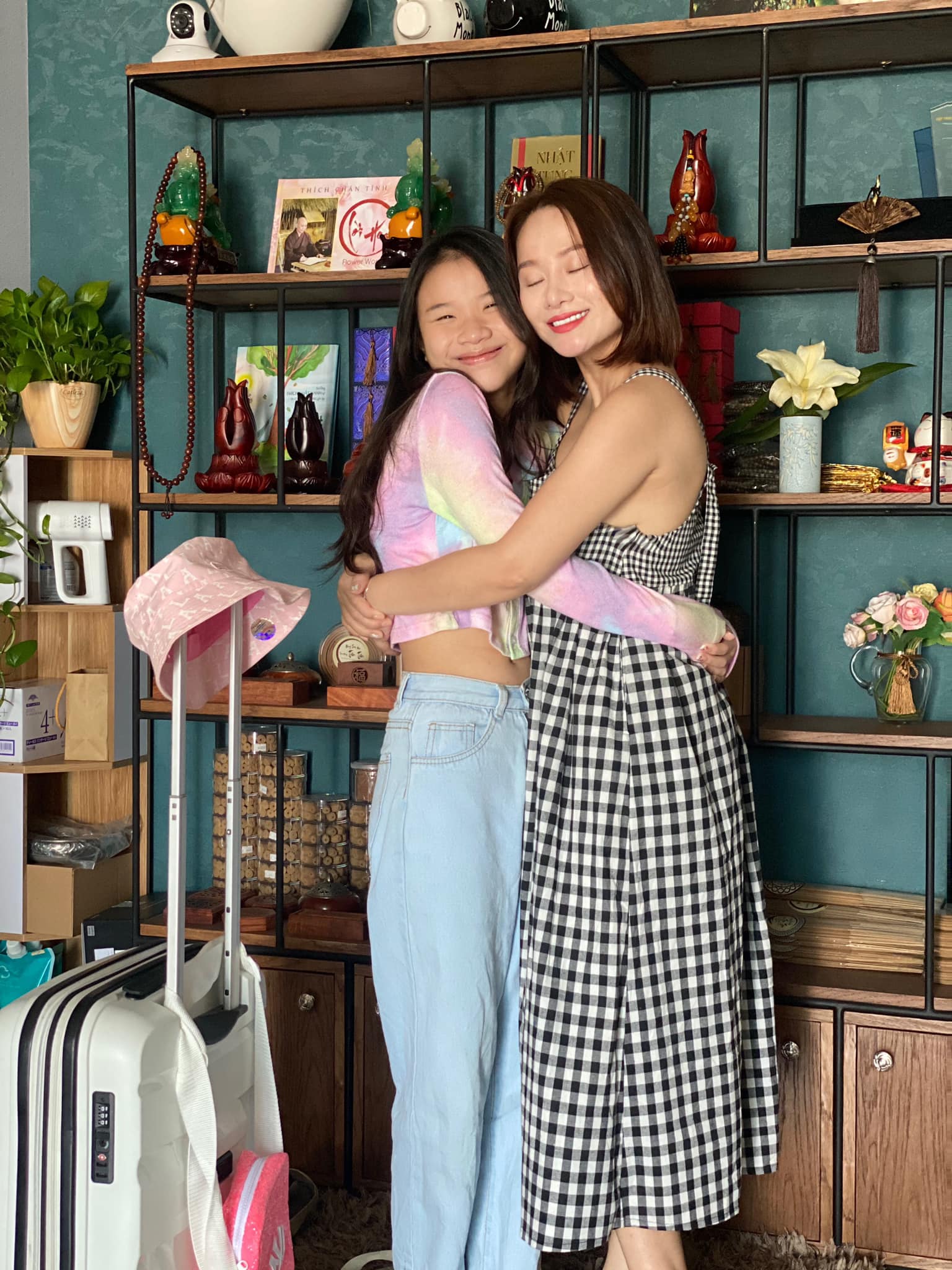 Đến giờ, mẹ con nữ ca sĩ đã sống ở Sài Gòn 11 năm.