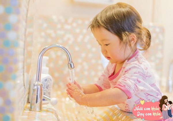Chú ý vệ sinh cá nhân cho trẻ.