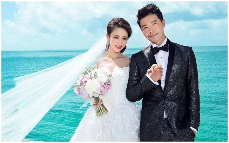 Nữ diễn viên xinh đẹp Đồng Lệ Á và chồng cũ Trần Tư Thành từng là cặp đôi đẹp của làng giải trí Hoa ngữ. Cả hai có con đầu lòng vào năm 2016, sau 2 năm kết hôn.
