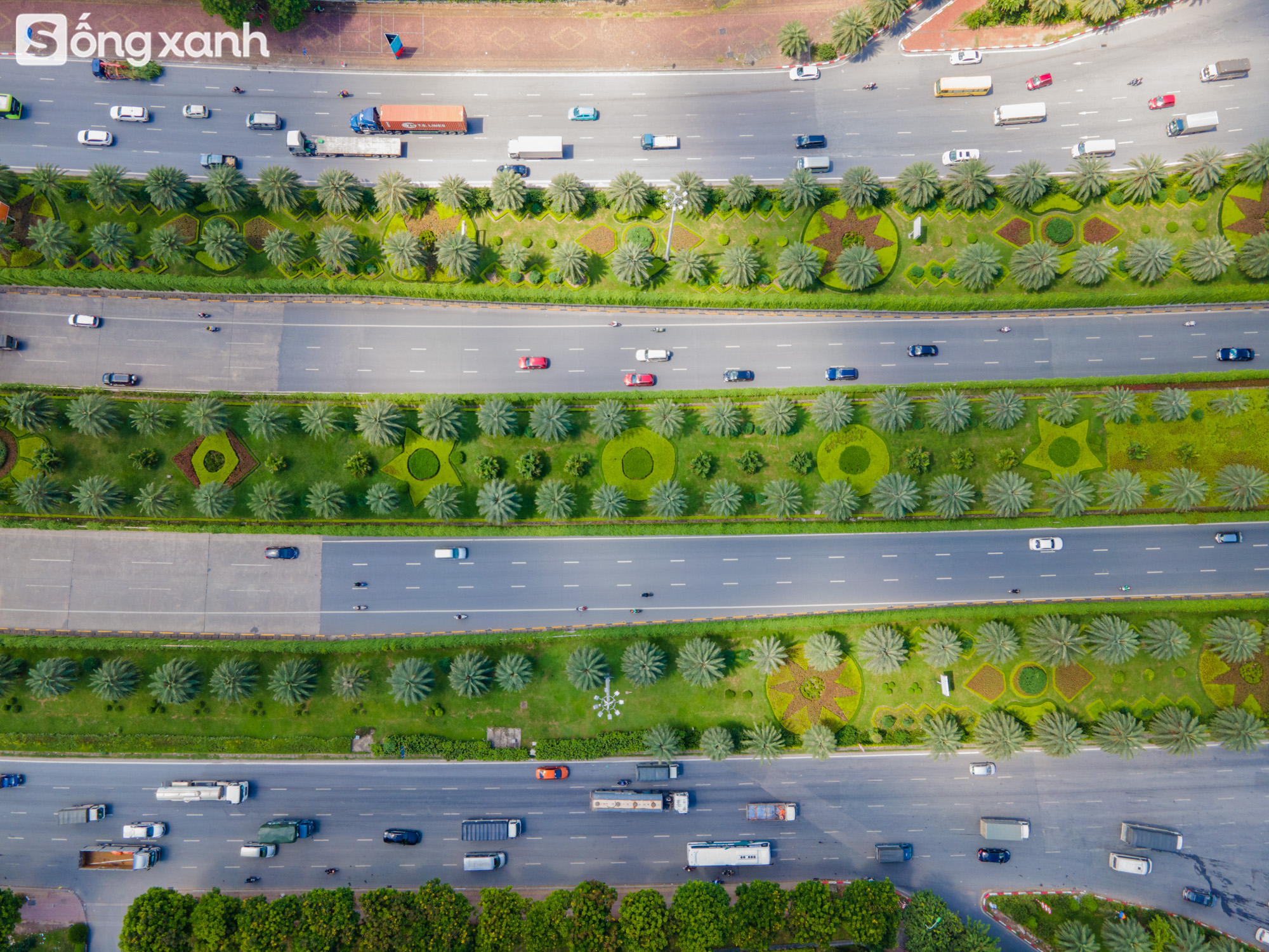 Đại lộ được xây dựng từ tháng 3/2005 - 10/2010 với tổng mức đầu tư trên 7.500 tỷ đồng. Sau gần 14 năm đi vào hoạt động, đây vẫn là đại lộ dài nhất và hiện đại nhất Việt Nam.