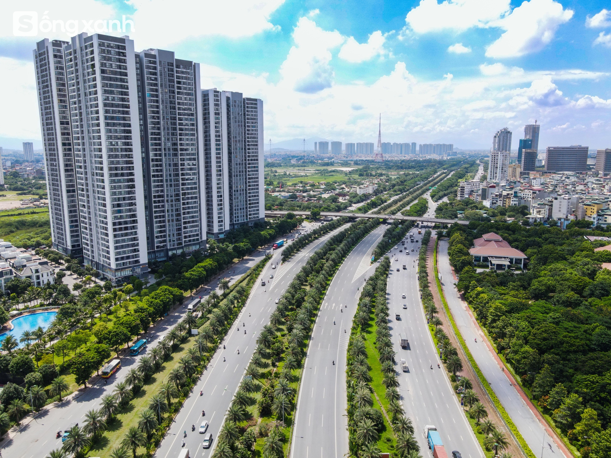 Đại lộ Thăng Long (Hà Nội) có chiều dài hơn 29km, chiều rộng trung bình 140m, có những đoạn được mở rộng tới 16 làn xe (dải đường cao tốc, dải dường đô thị, dải đất dự trữ, dải trồng cây xanh và vỉa hè).