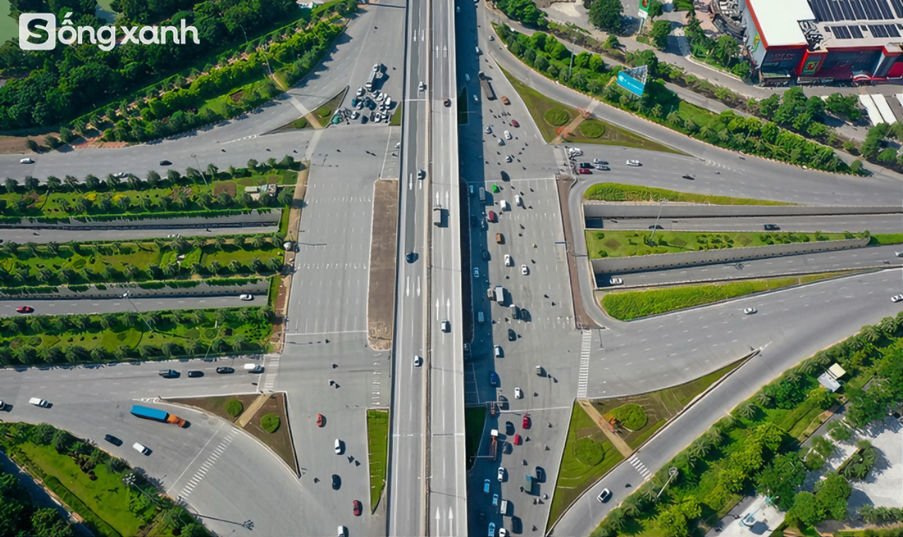 Tuyến đường bắt đầu từ hầm chui Trung Hòa – đi qua các huyện Hoài Đức, Quốc Oai, Thạch Thất (Hà Nội) – và kết thúc ở nút giao hoa thị - Hòa Lạc với Quốc lộ 21A (điểm đầu của đường Hồ Chí Minh).