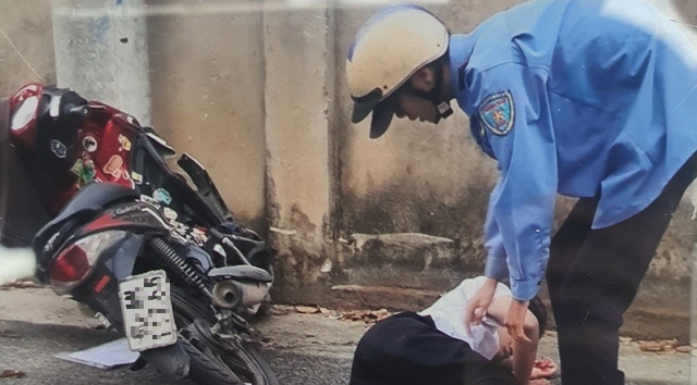 Đại được người dân hỗ trợ sau vụ tai nạn giao thông