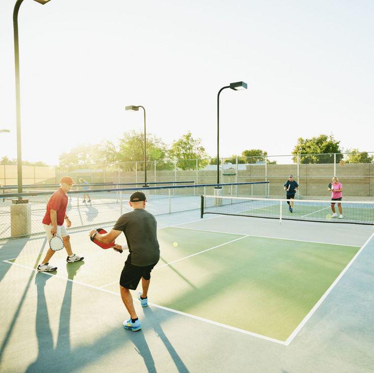 Cách chơi khá đơn giản nên Pickleball thu hút nhiều người tham gia 