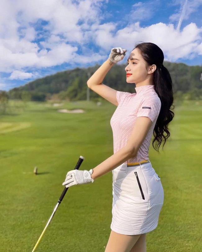 Đi bộ trên sân Golf là cách giảm cân hiệu quả