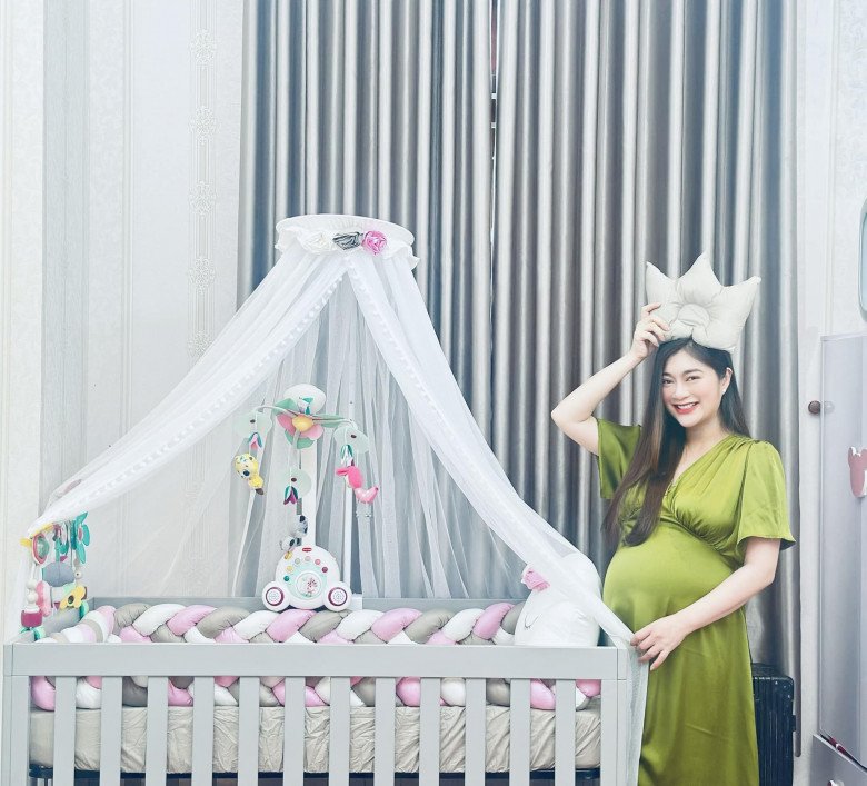 Sao Việt 24h: Minh Hằng loay hoay mở quà sinh nhật của chồng đại gia, há hốc mồm khi thấy hộp vàng nguyên khối - 14