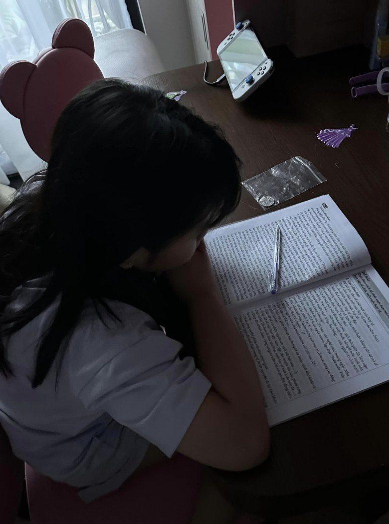 Sao Việt 24h: Minh Hằng loay hoay mở quà sinh nhật của chồng đại gia, há hốc mồm khi thấy hộp vàng nguyên khối - 12