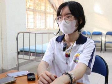 Nữ sinh bị viêm tuỷ phải nằm để thi tốt nghiệp THPT nuôi giấc mơ làm giáo viên