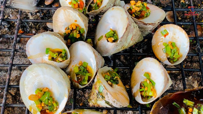Ốc vú nàng là hải sản ở Côn Đảo, có vị ngon ngọt hấp dẫn nên được du khách gần xa ưa chuộng