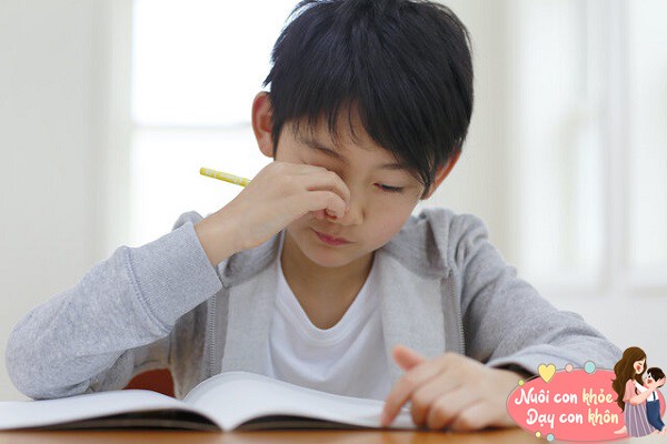 Dùng những phương pháp cụ thể để giúp trẻ cải thiện bản thân tốt hơn.