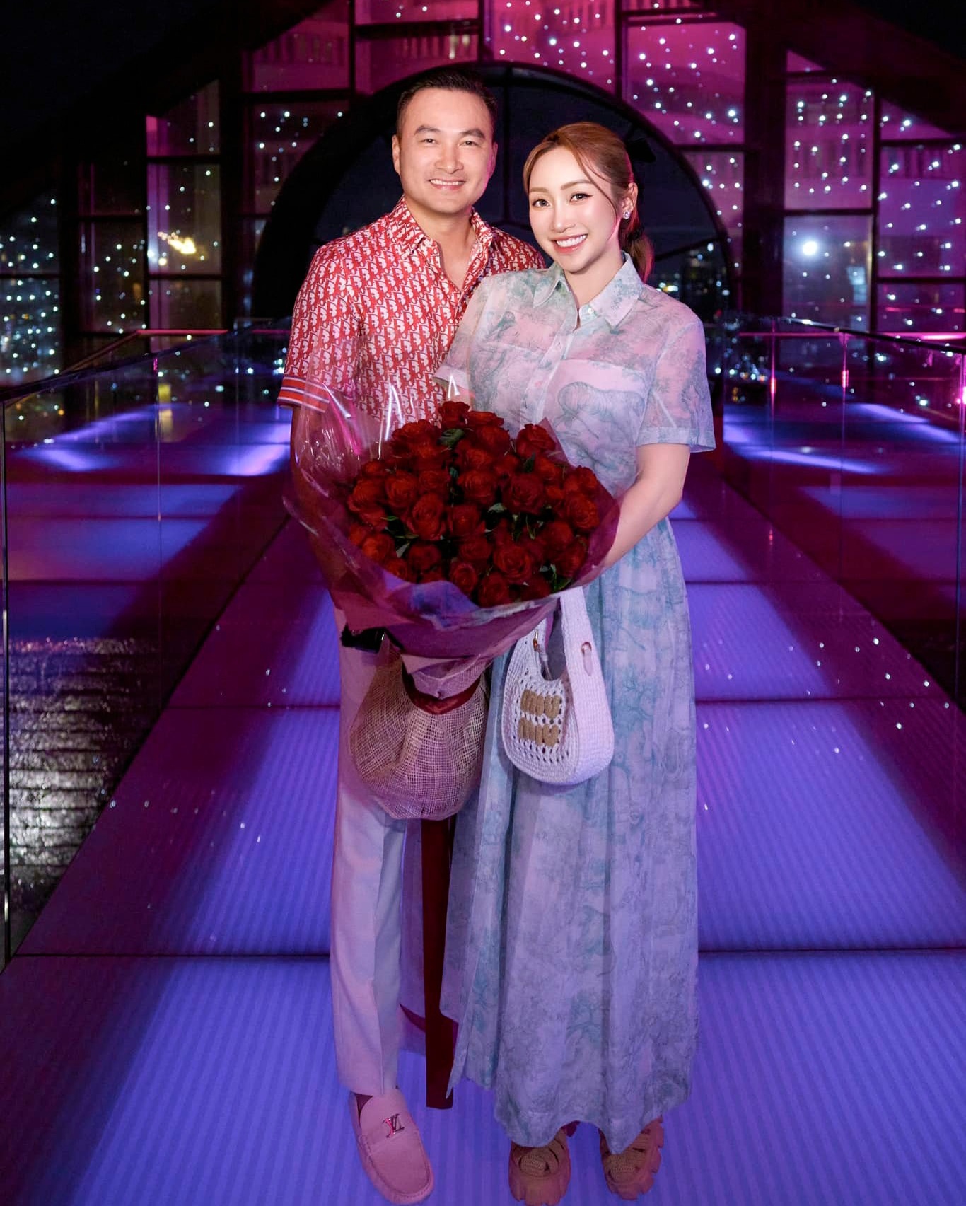 Sinh nhật của bà xã, Chi Bảo tổ chức trang trọng từ Việt Nam qua đến Thái Lan.